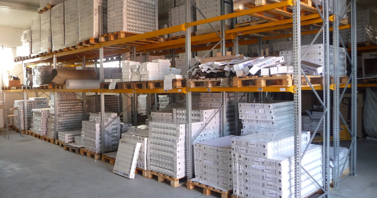 Gudang material konstruksi untuk layanan distributor dan aplikator MAPEI